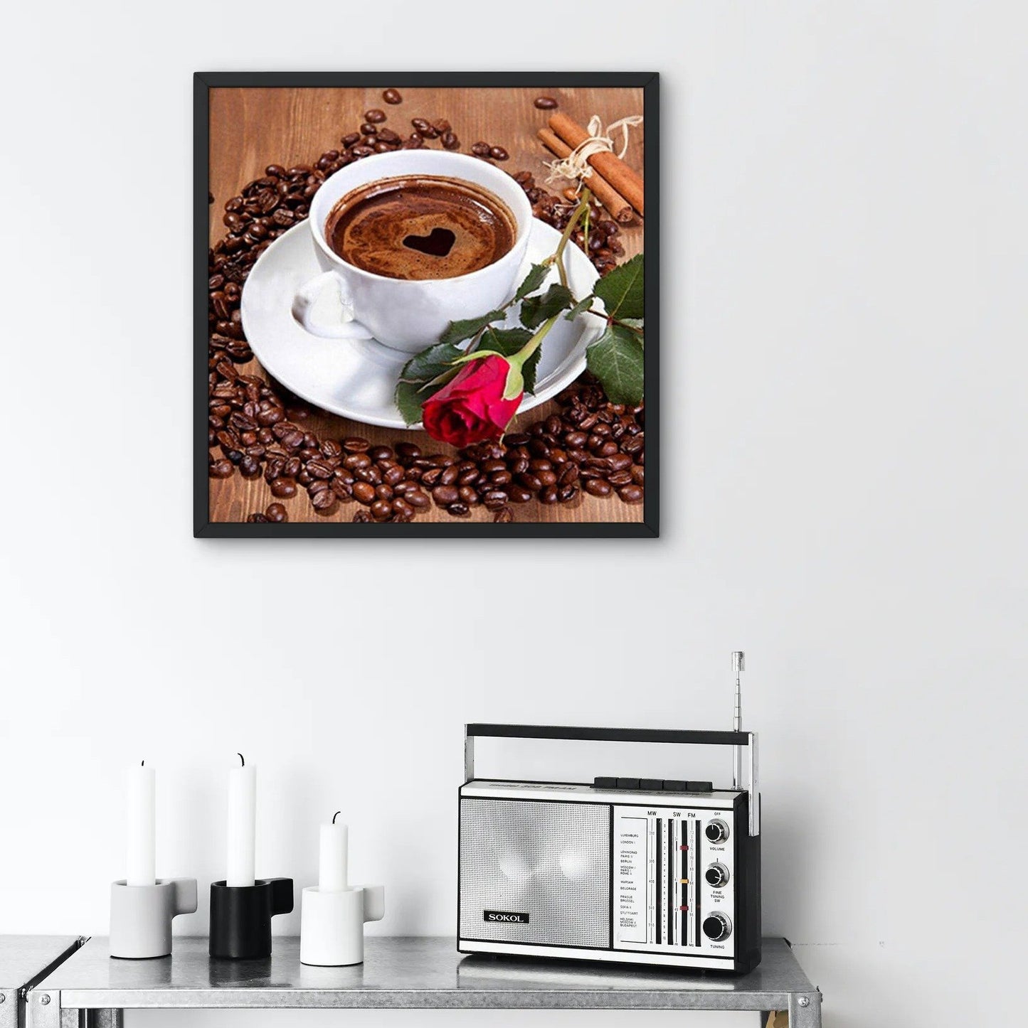 Cafea și trandafir roșu