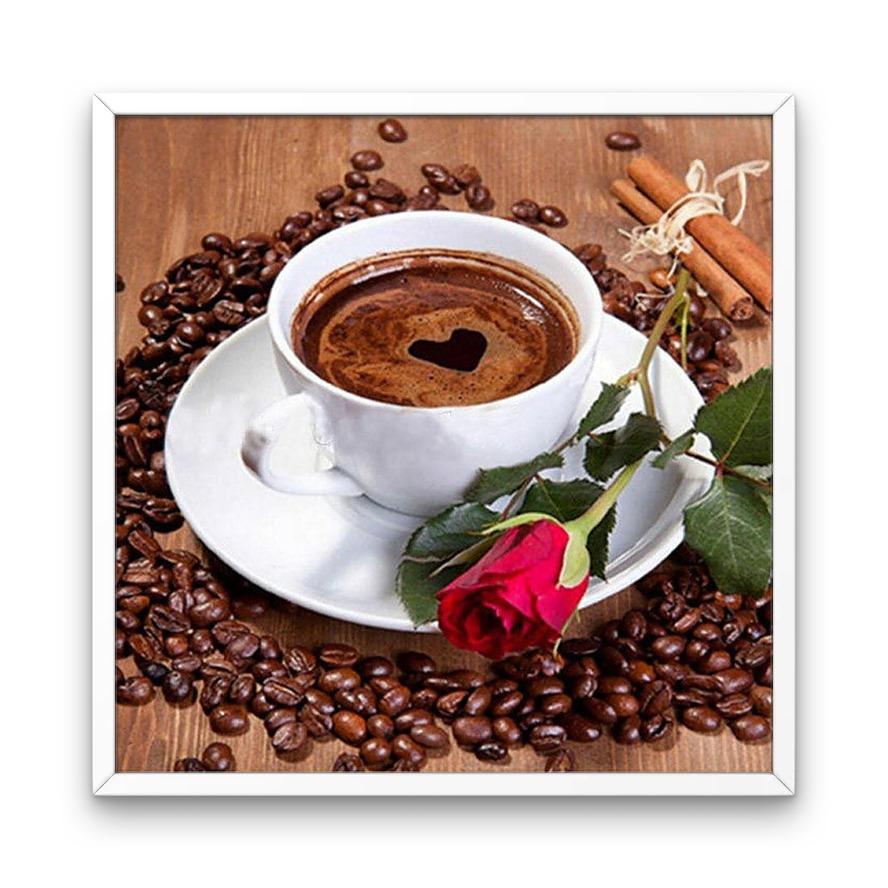 Cafea și trandafir roșu