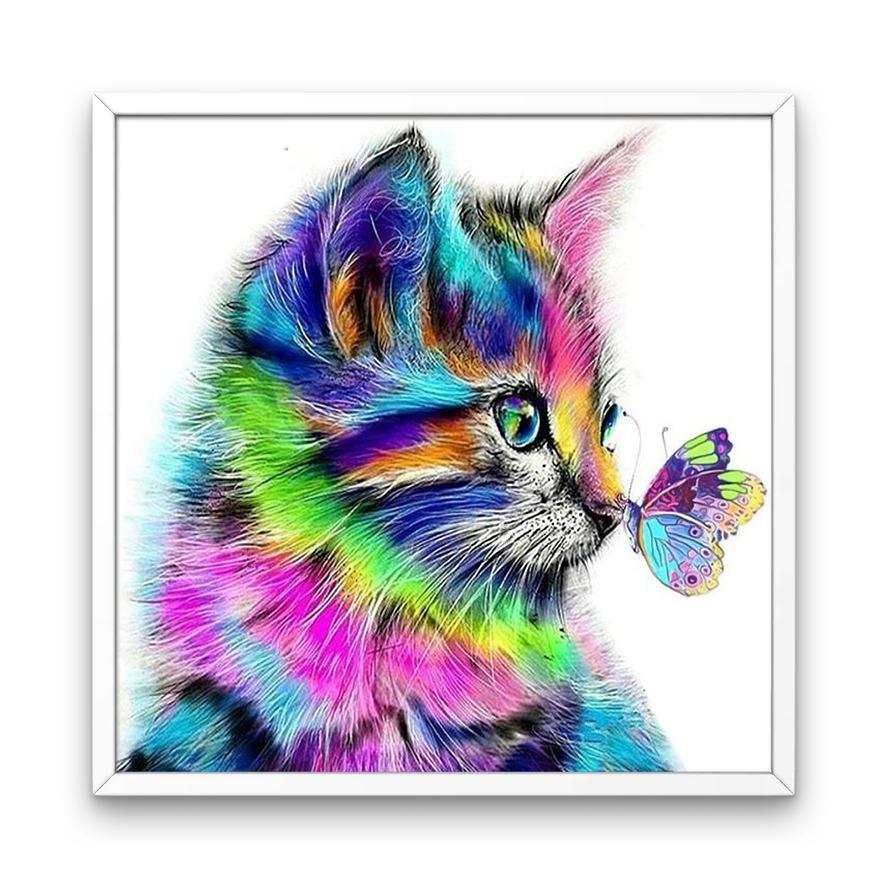 Cat și fluture colorat